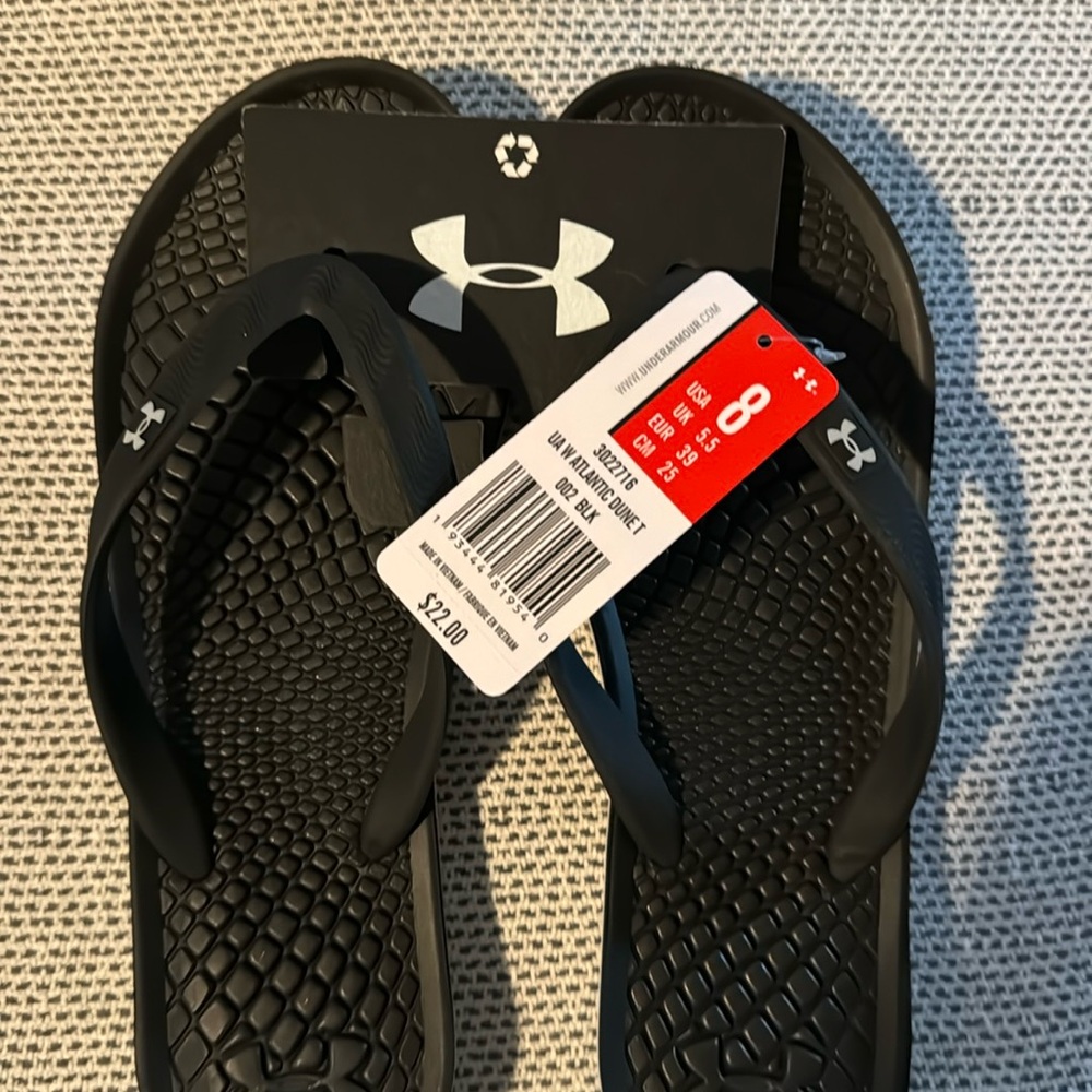NWT Underamour flip flops
